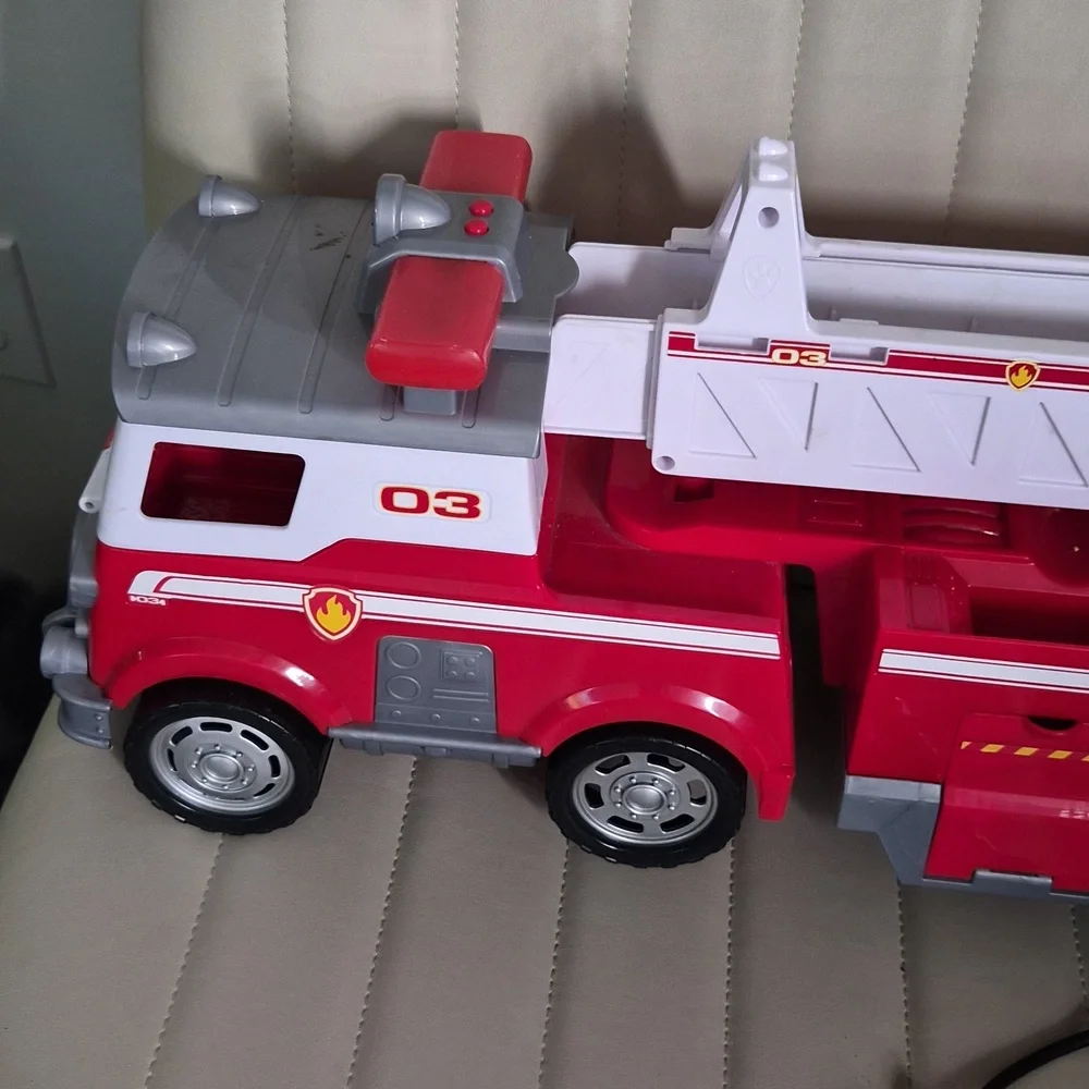 Paw Patrol Marshall Red Kids Fire Truck Toy with Extendable Ladder